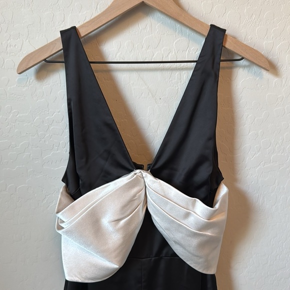 ALEXIS Marinna Satin Jumpsuit Size L - Picture 4 of 10